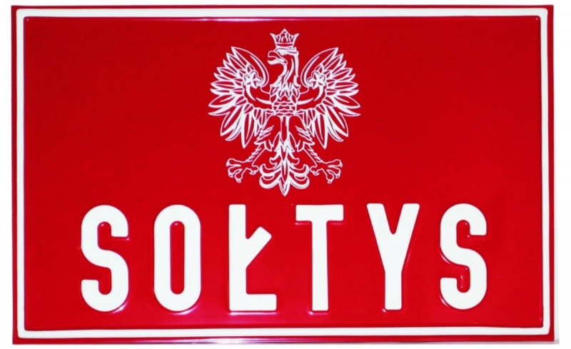 Duża czerwona tabliczka z napisem Sołtys